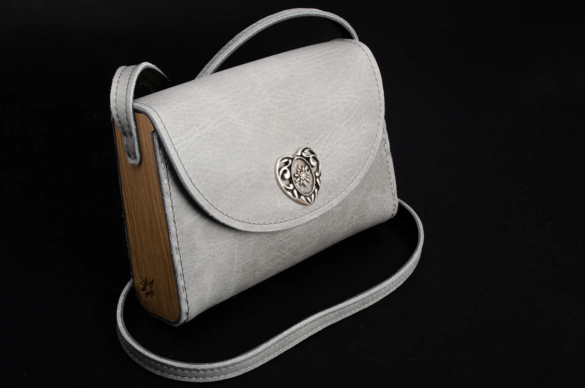 Ledertasche mit Holz (die Kleine schicke) – Bild 2
