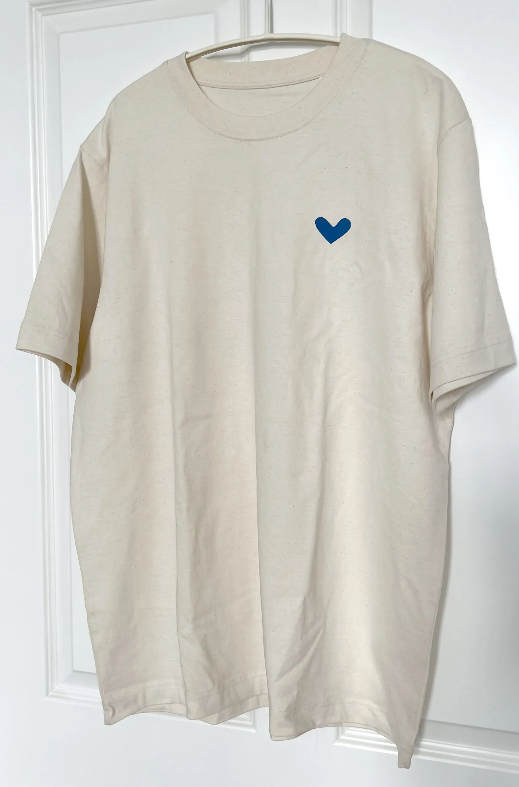 T-Shirt LOVE in Natur – Bild 3